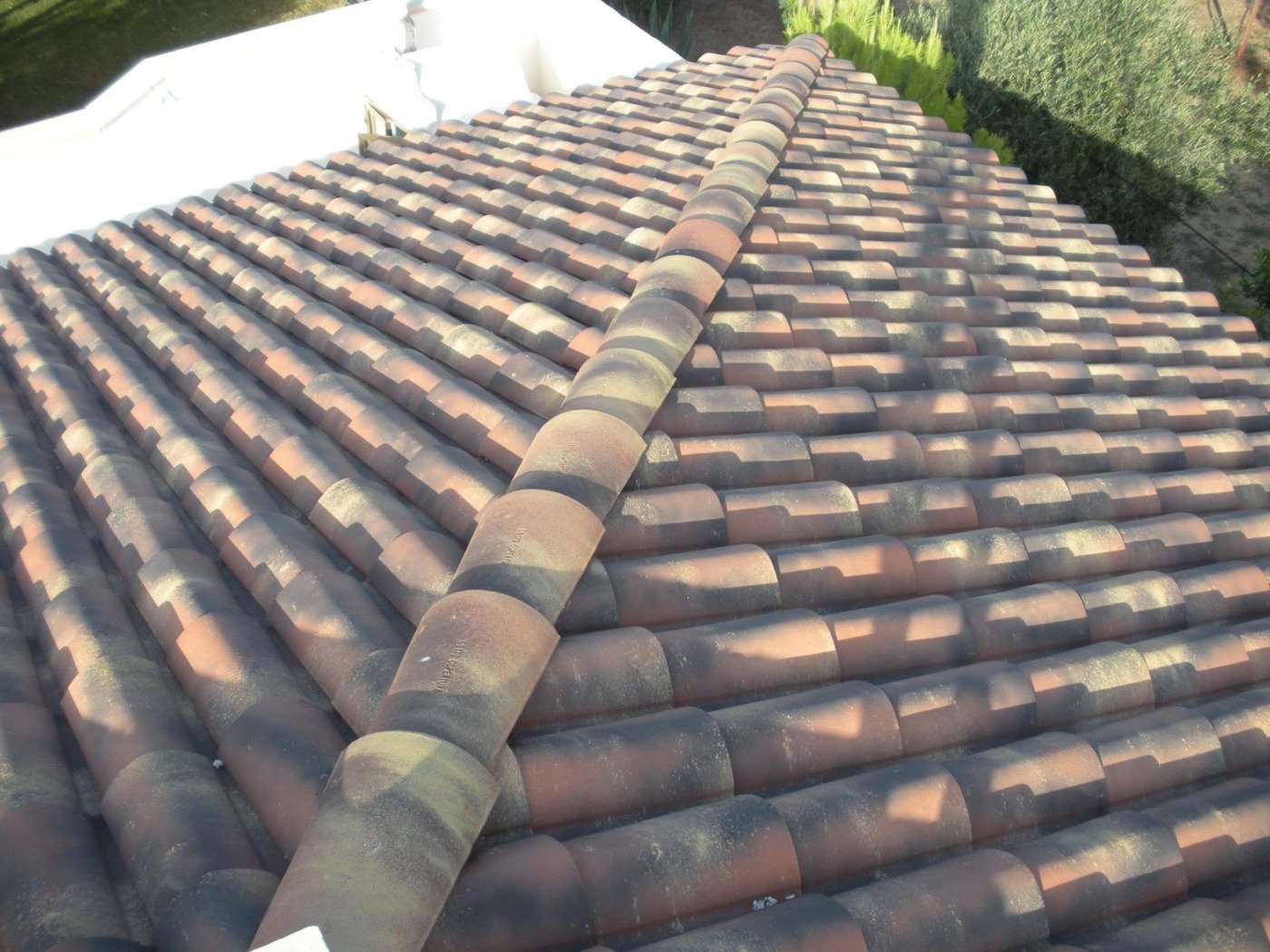 Gazebo in legno con copertura in tegole